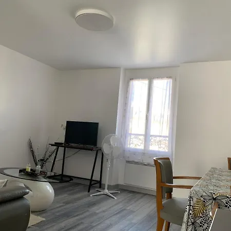 Le Petit Foncier Apartment *