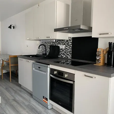 Le Petit Foncier Apartment *
