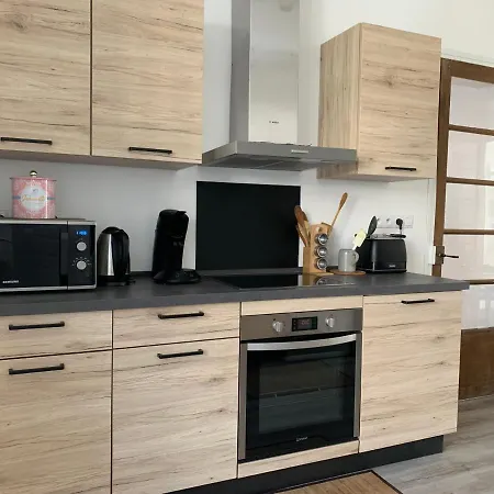 Le Petit Foncier Apartment *