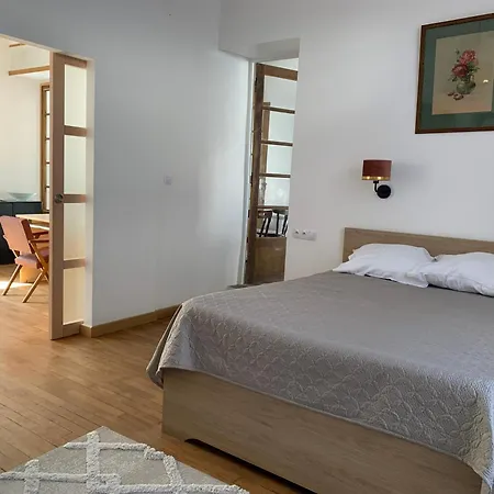 Le Petit Foncier Apartment